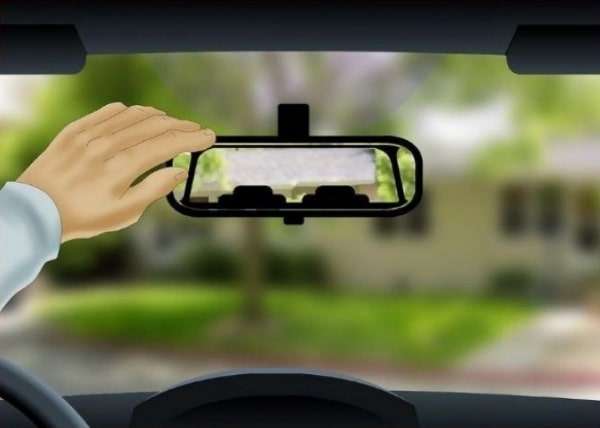Cách chỉnh gương chiếu hậu bên trong xe